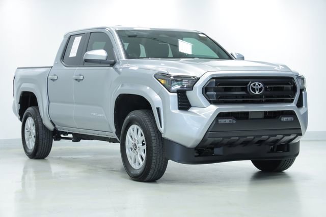Used 2025 Toyota Tacoma SR5 image 3