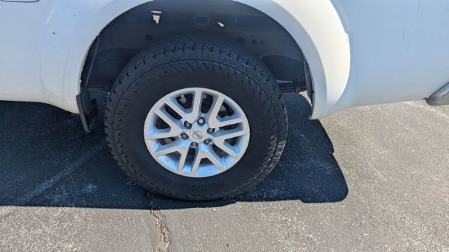 Used 2015 Nissan Frontier SV image 10