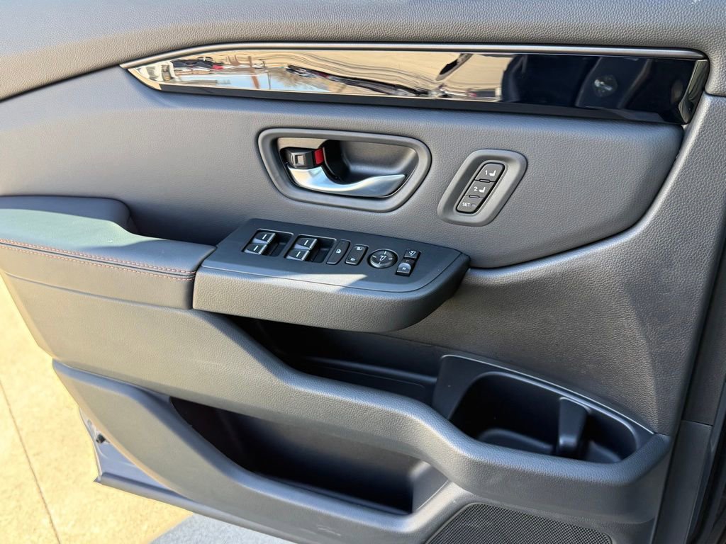 Certified 2025 Honda Pilot TrailSport image 32