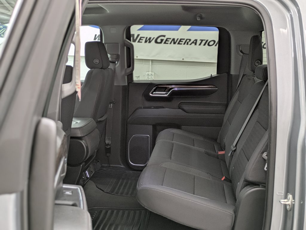 Used 2023 Chevrolet Silverado 1500 LT AWD/4WD image 12