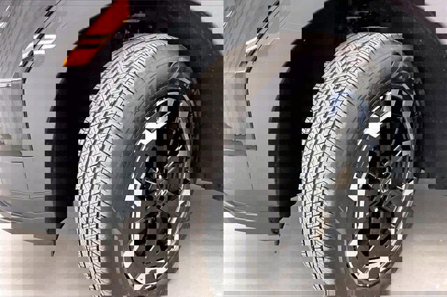 Certified 2025 Hyundai Santa Fe SE image 33