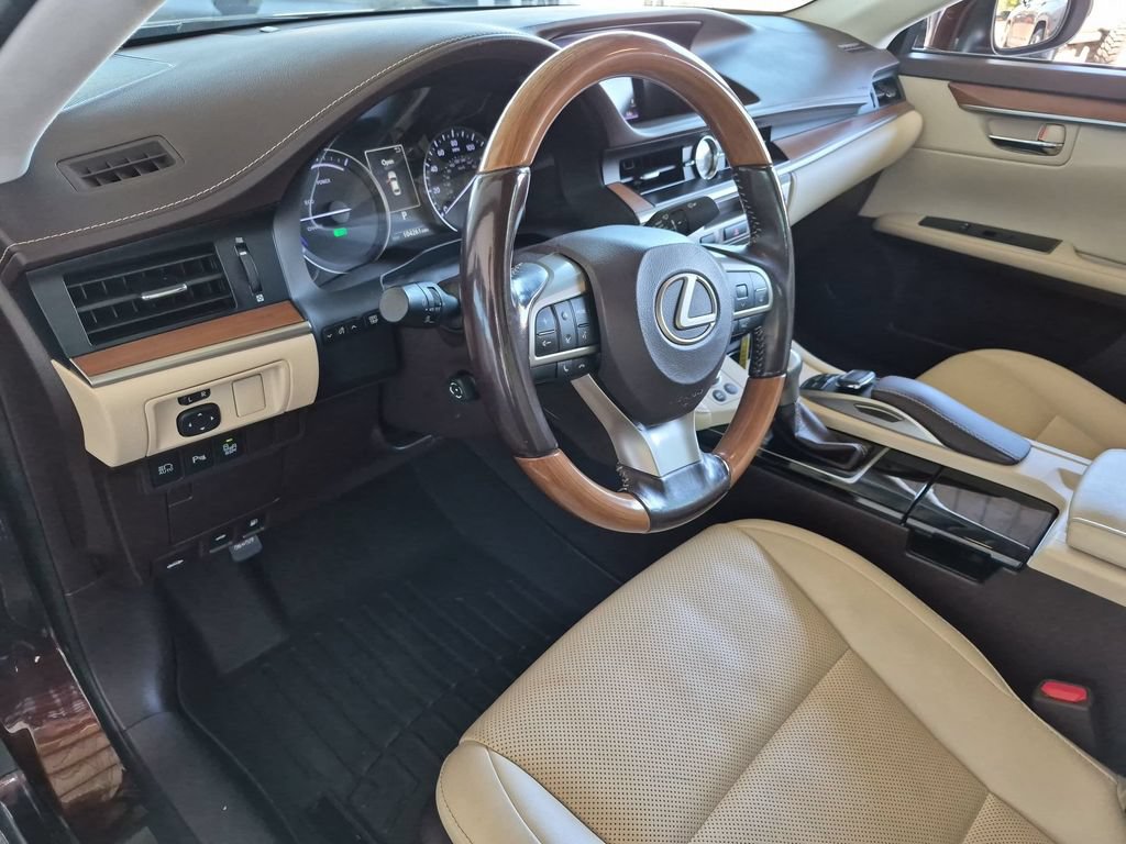 Used 2017 Lexus ES 300h w/ Navigation System Package FWD image 15