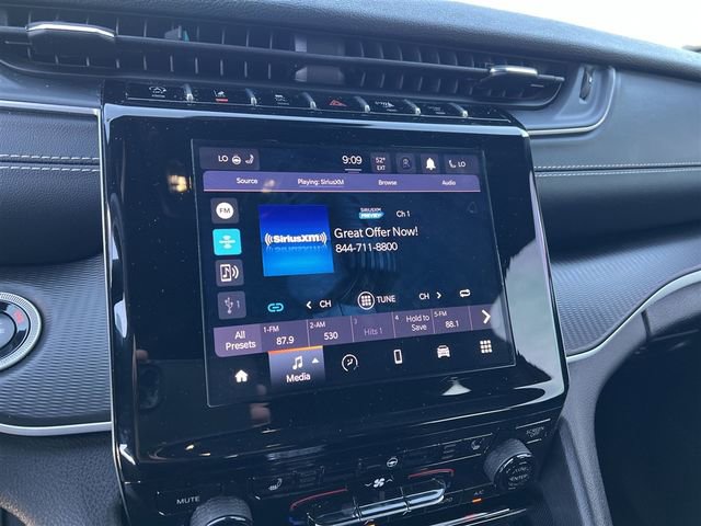 Used 2025 Jeep Grand Cherokee Altitude image 16