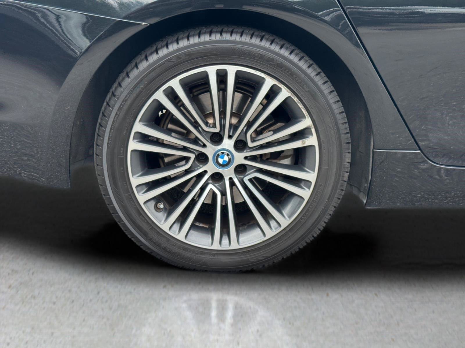 Used 2019 BMW 530e w/ Premium Package RWD image 9
