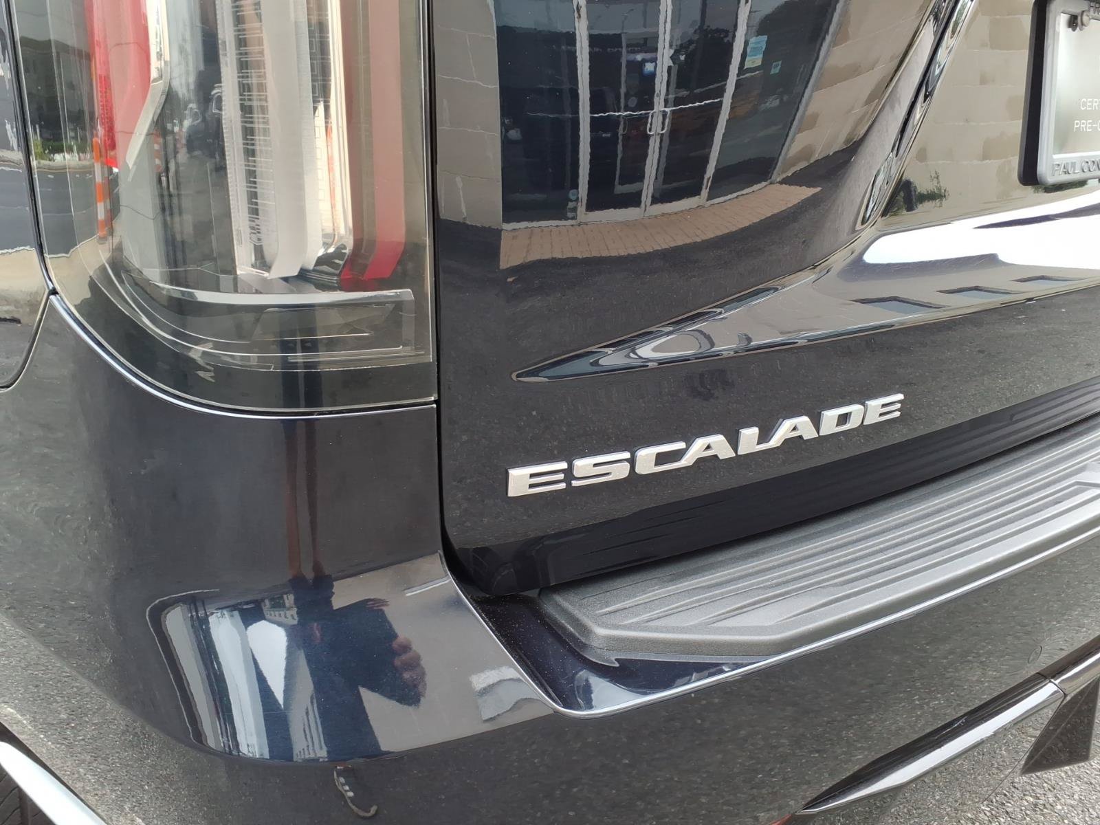 Used 2023 Cadillac Escalade Luxury AWD/4WD image 10