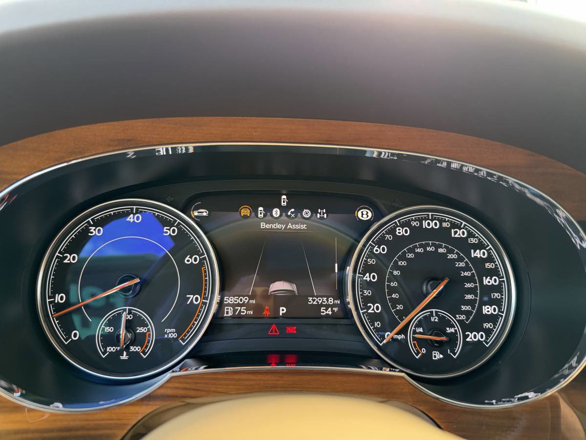 Used 2018 Bentley Bentayga image 66