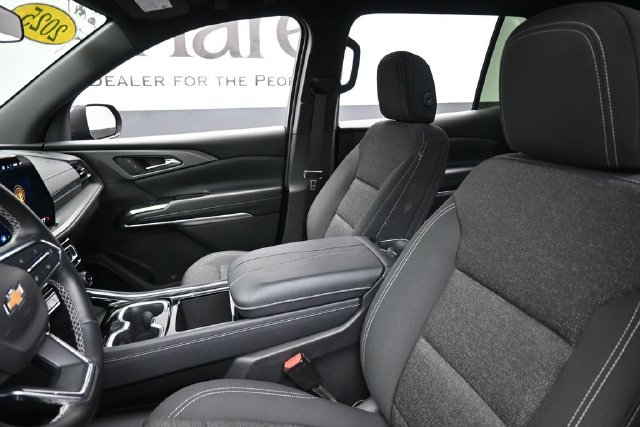 Used 2025 Chevrolet Traverse LT FWD image 17