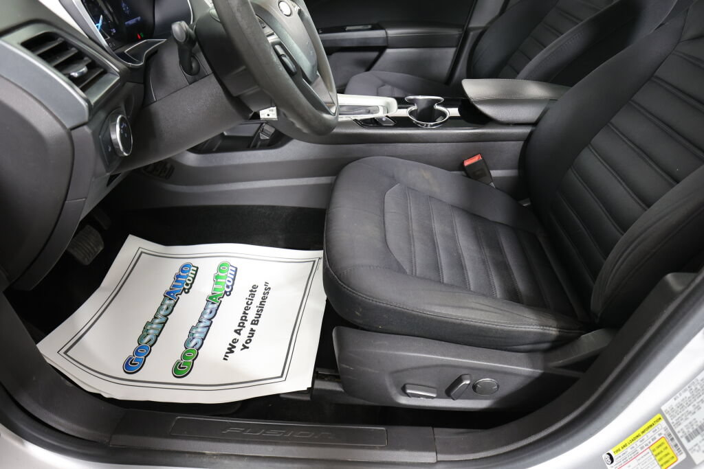 Used 2015 Ford Fusion SE FWD image 13