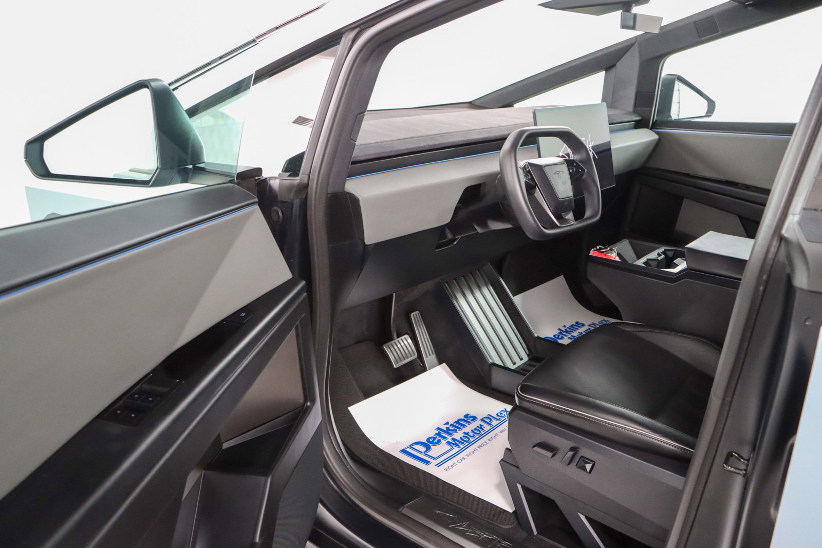 Used 2024 Tesla Cybertruck Cyberbeast AWD/4WD image 3