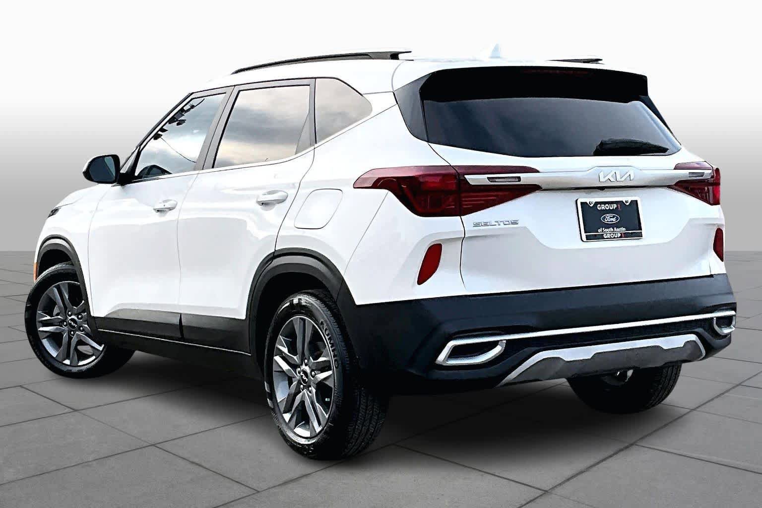 Used 2023 Kia Seltos S w/ Navigation Package image 12
