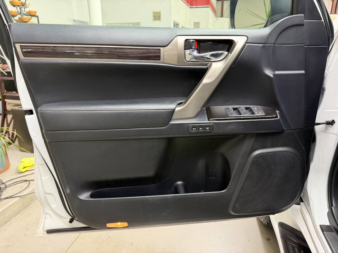 Used 2016 Lexus GX 460 w/ Comfort Package AWD/4WD image 9