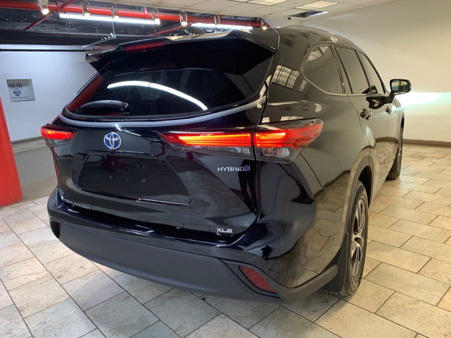 Used 2021 Toyota Highlander XLE AWD/4WD image 8