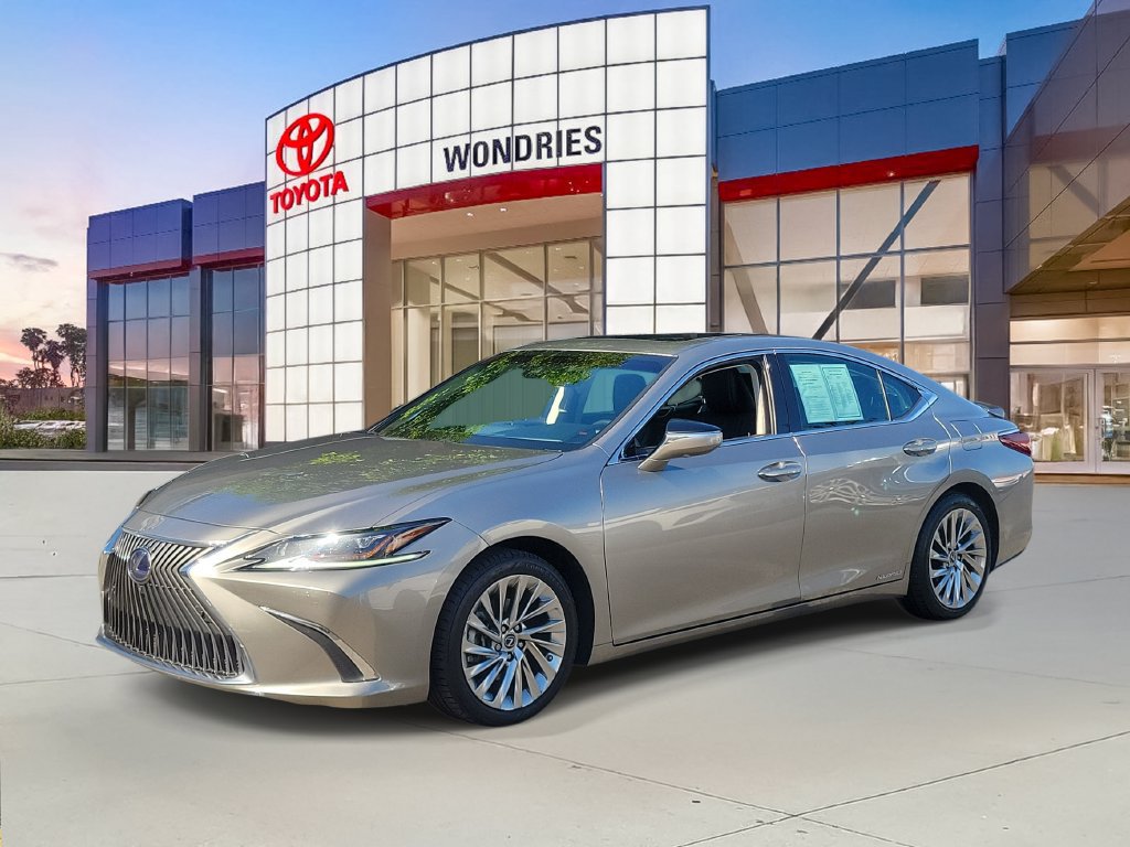 Used 2020 Lexus ES 300h w/ Accessory Package 2 FWD image 2