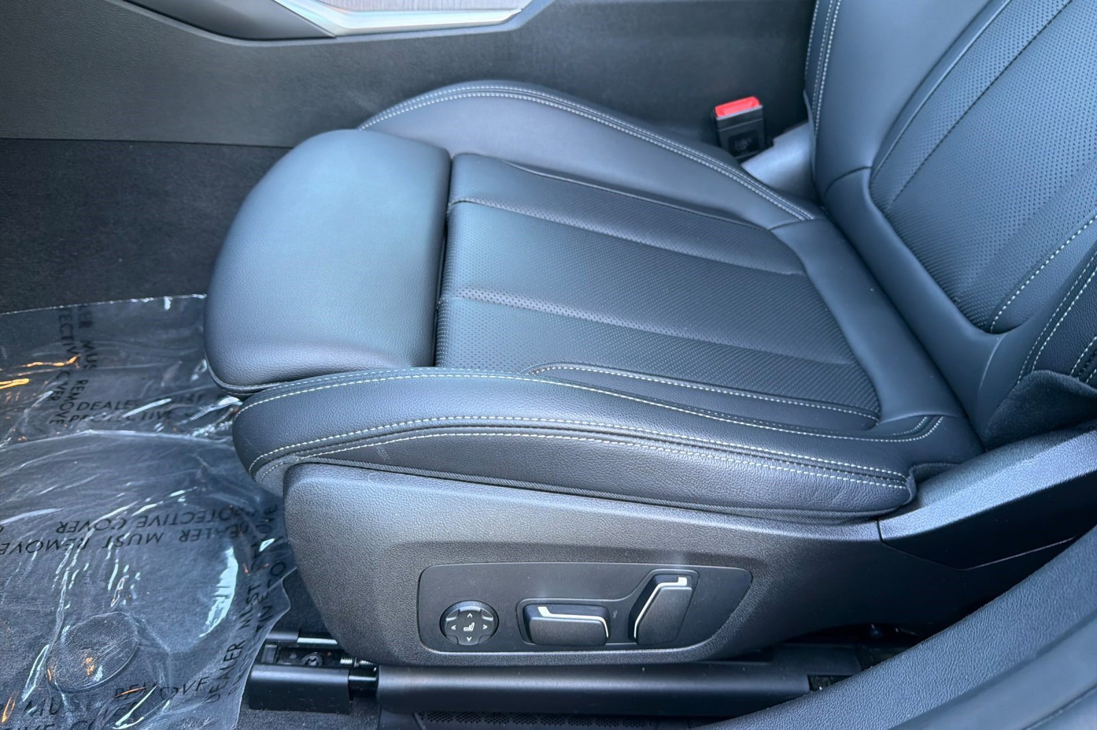 Used 2025 BMW 330i Sedan RWD image 14