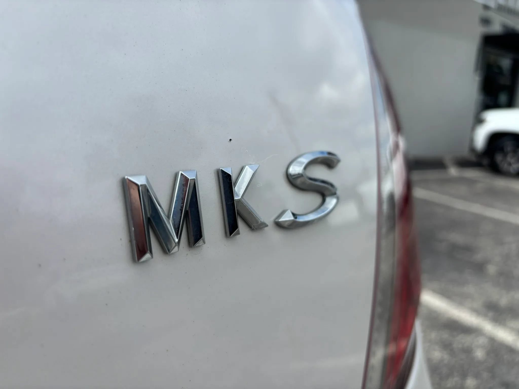 Used 2011 Lincoln MKS FWD image 14