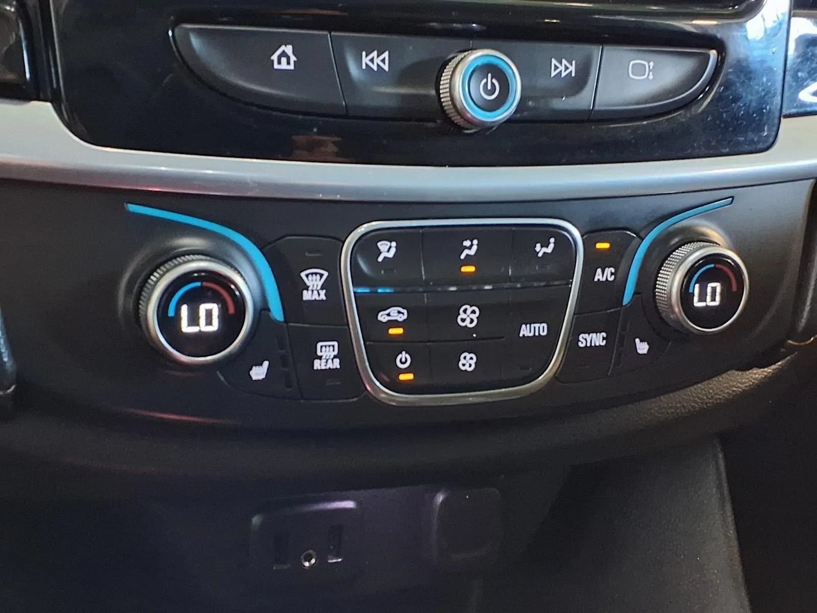 Used 2019 Chevrolet Traverse LT AWD/4WD image 25