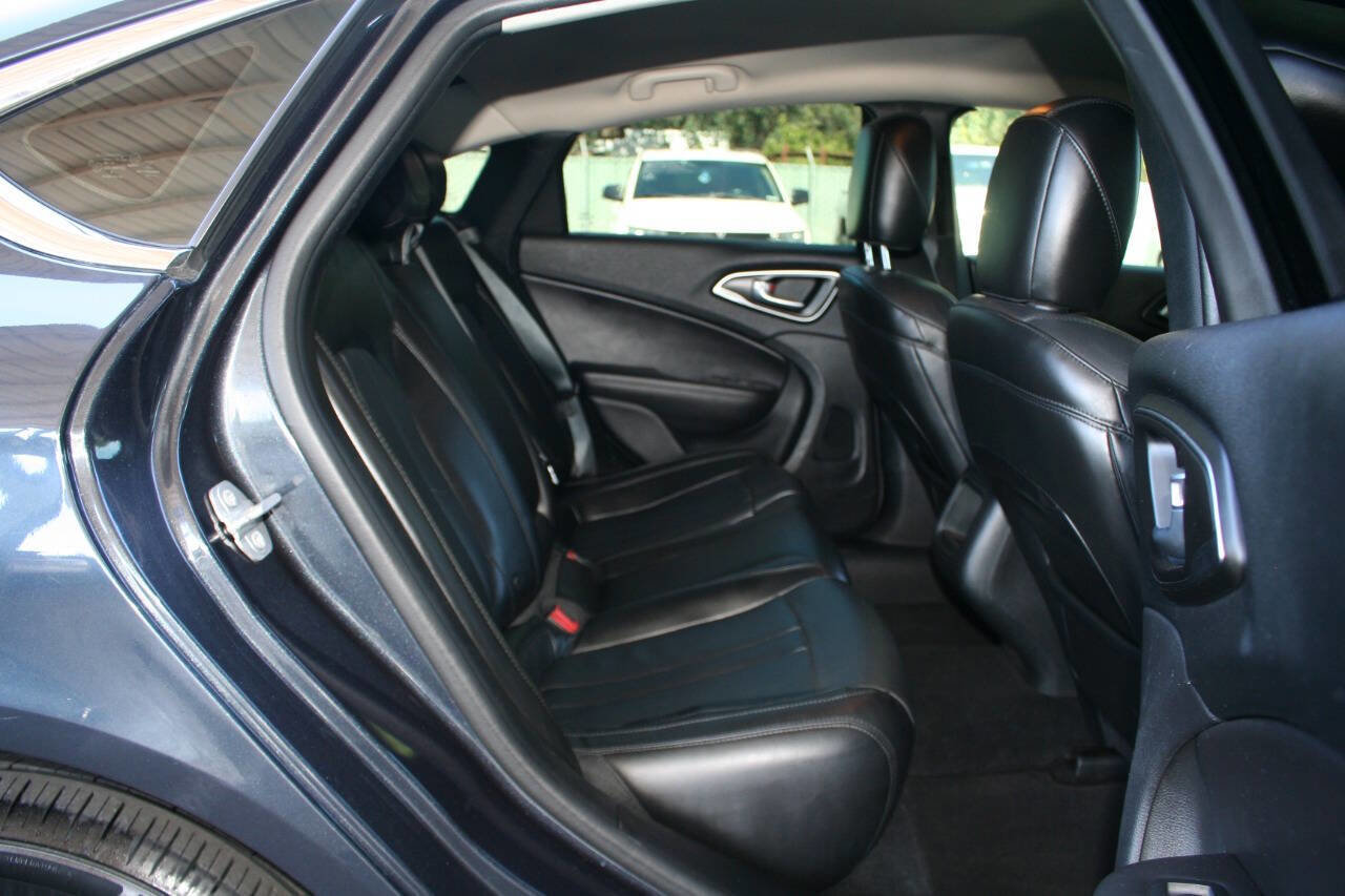 Used 2016 Chrysler 200 Limited Platinum image 19