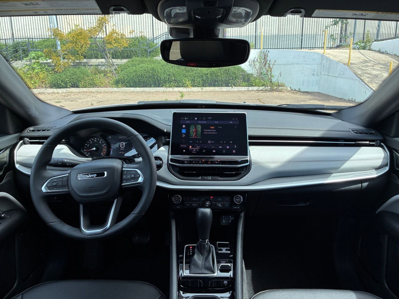 Used 2025 Jeep Compass Limited image 34