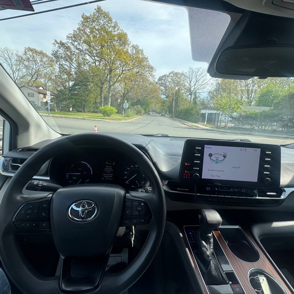 Used 2022 Toyota Sienna LE FWD image 22