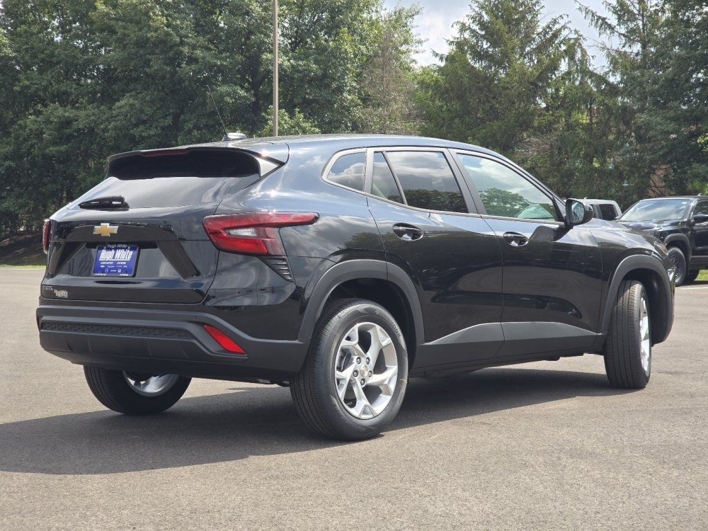 New 2026 Chevrolet Trax LS w/ LS Convenience Package FWD image 13