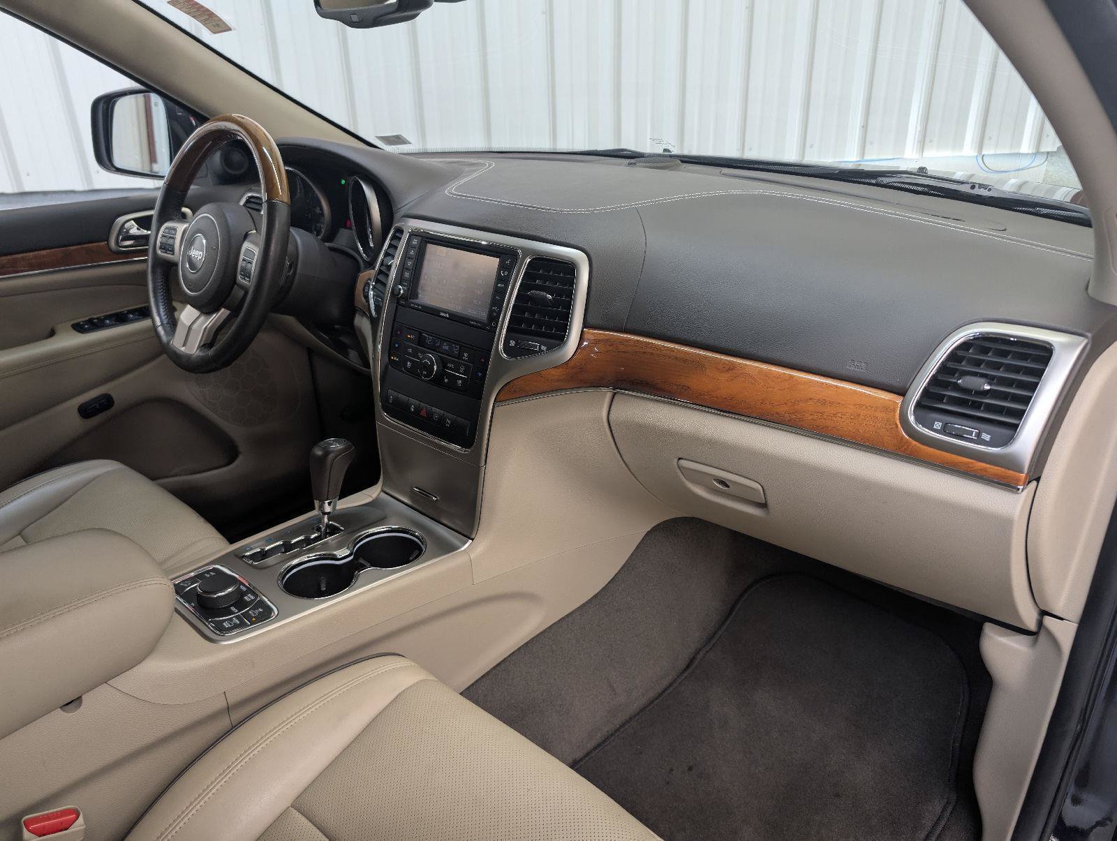 Used 2011 Jeep Grand Cherokee Overland AWD/4WD image 6