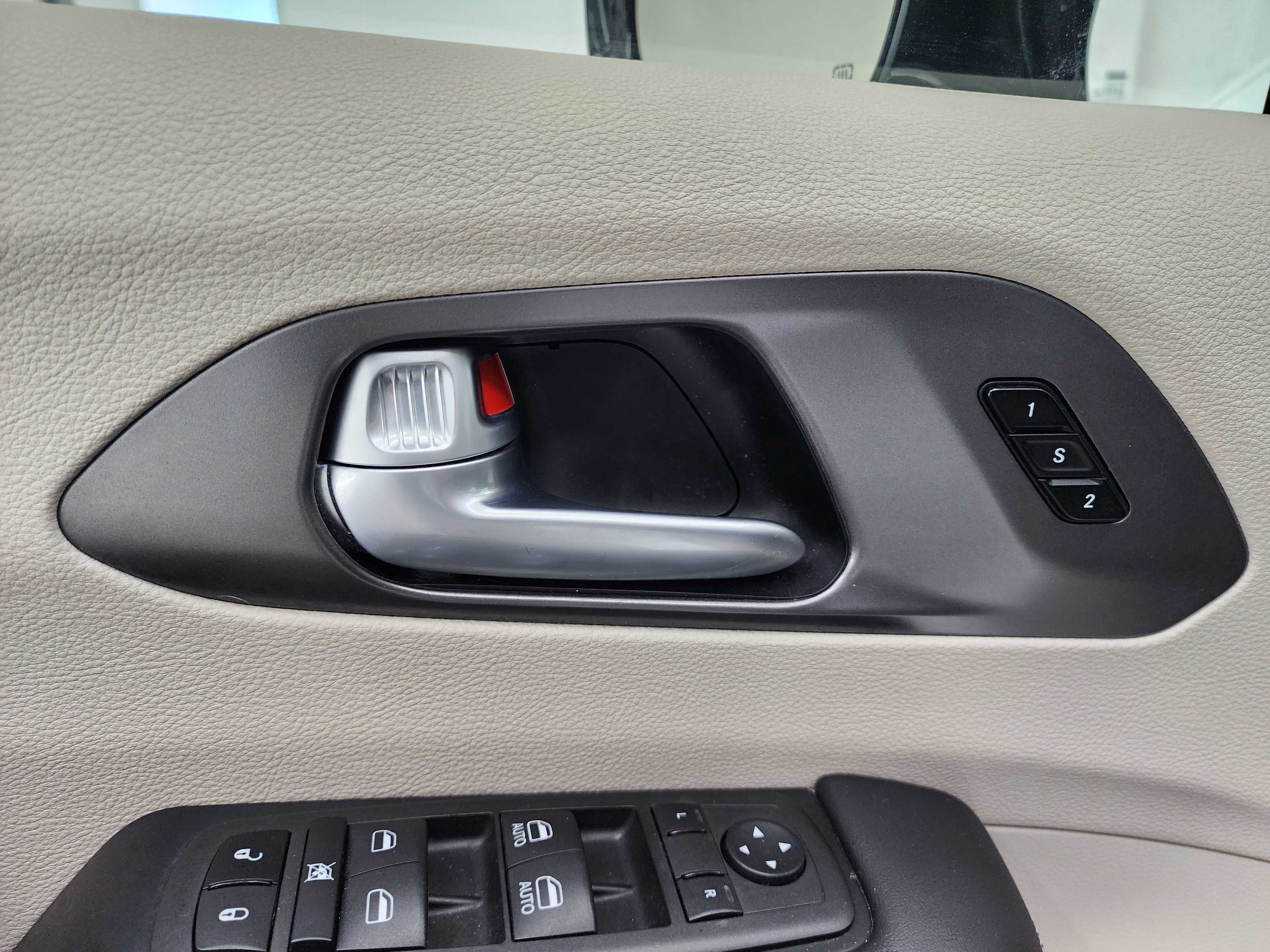 Used 2024 Chrysler Pacifica Touring-L FWD image 42