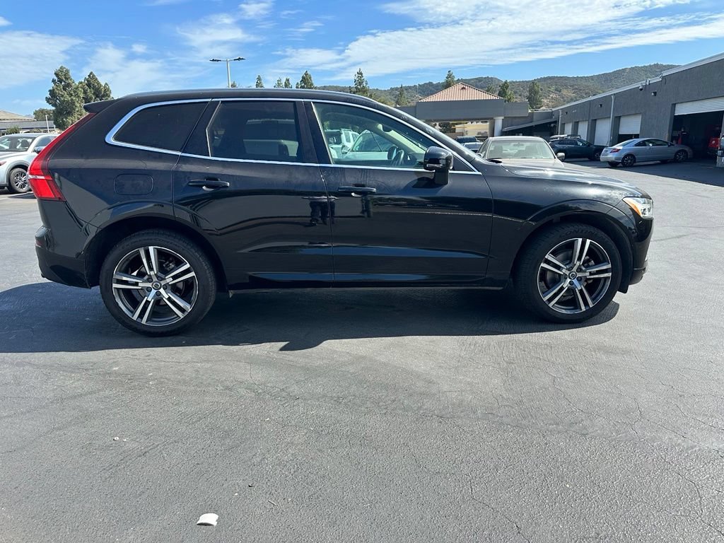 Used 2021 Volvo XC60 T5 Momentum w/ Advanced Package AWD/4WD image 4
