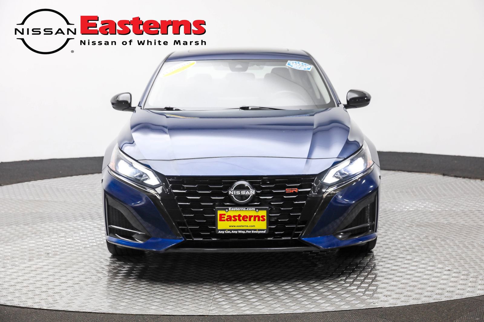 Used 2023 Nissan Altima 2.5 SR w/ SR Premium Package FWD image 2