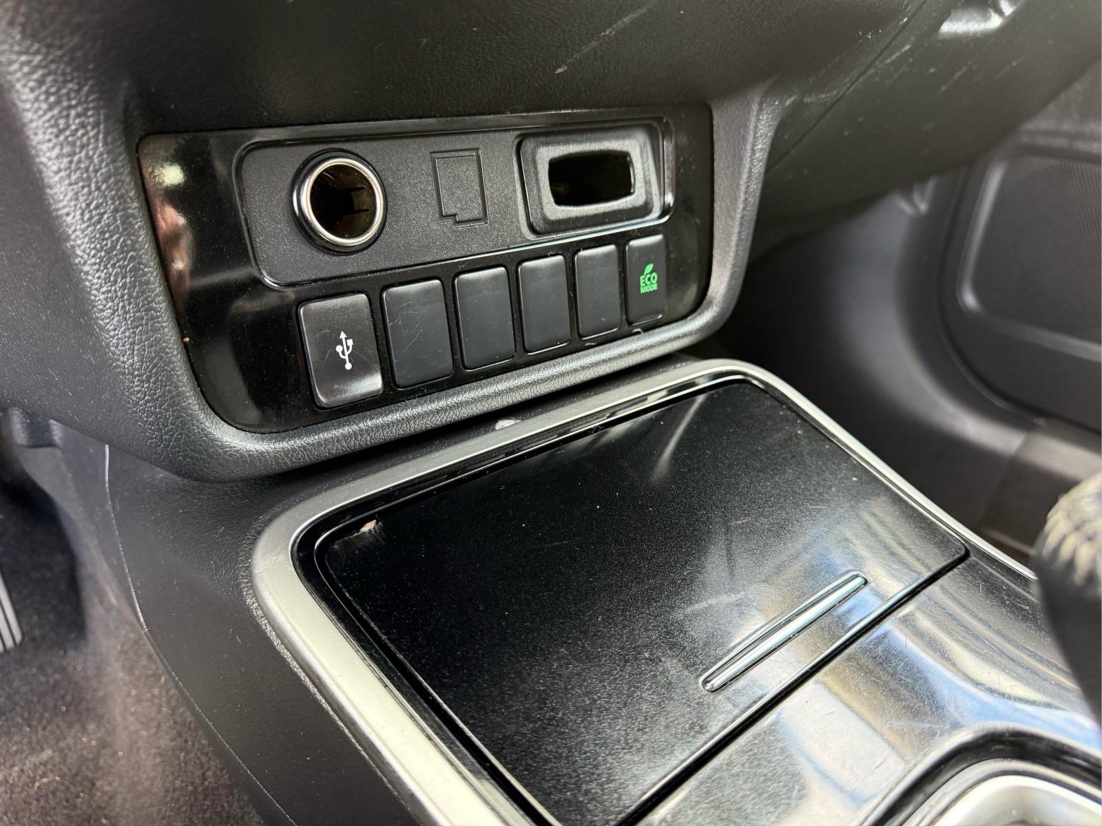 Used 2020 Mitsubishi Outlander SE AWD/4WD image 28