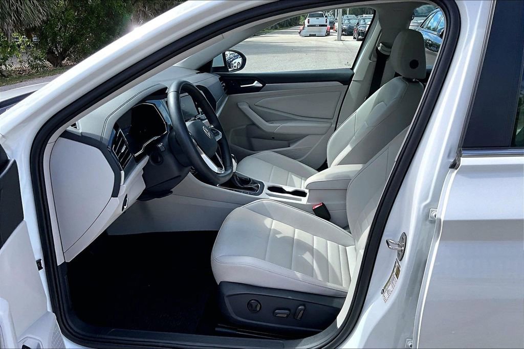 Certified 2023 Volkswagen Jetta SE w/ Panoramic Sunroof Package image 20