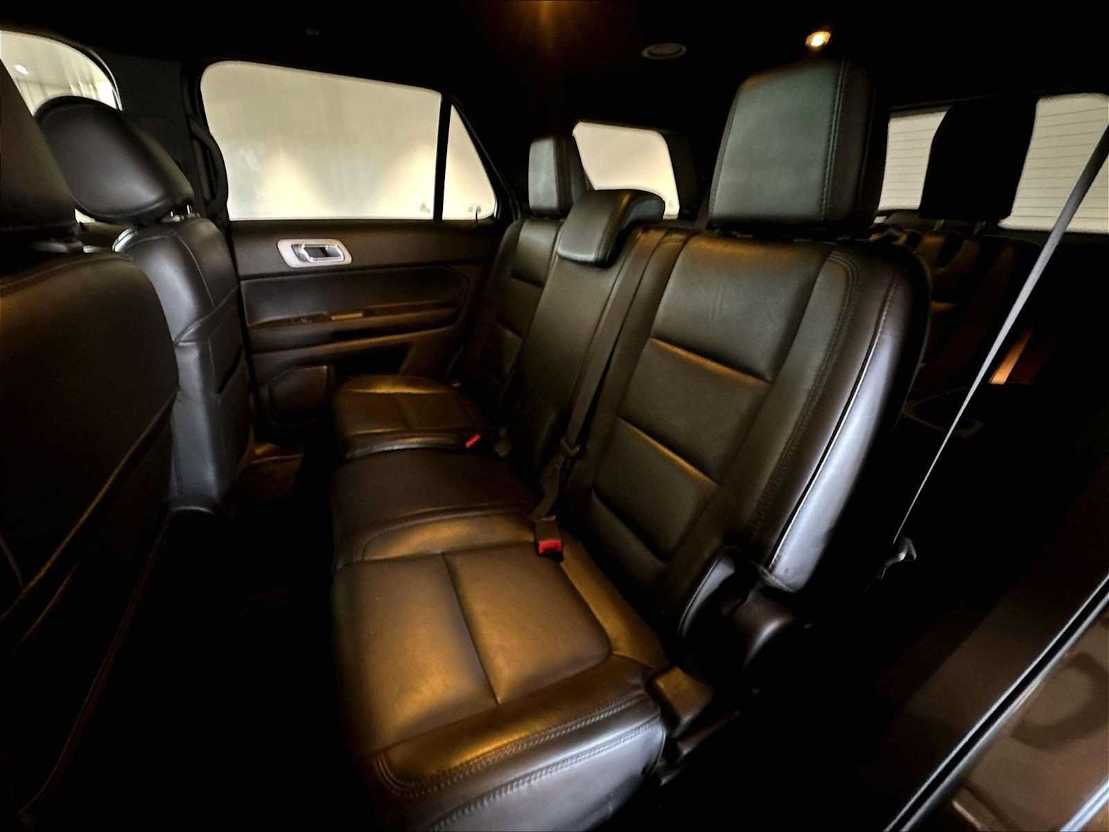 Used 2015 Ford Explorer XLT w/ Equipment Group 202A AWD/4WD image 30