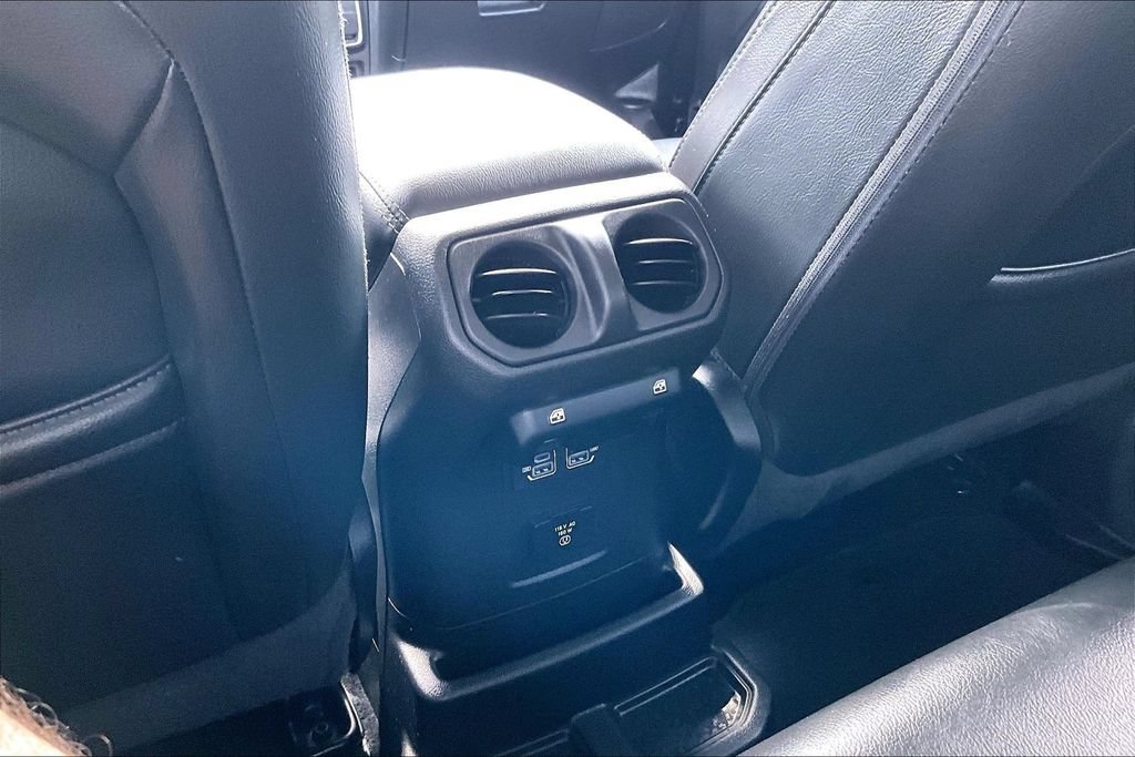 Used 2022 Jeep Wrangler Unlimited Sahara w/ Cold Weather Group AWD/4WD image 33