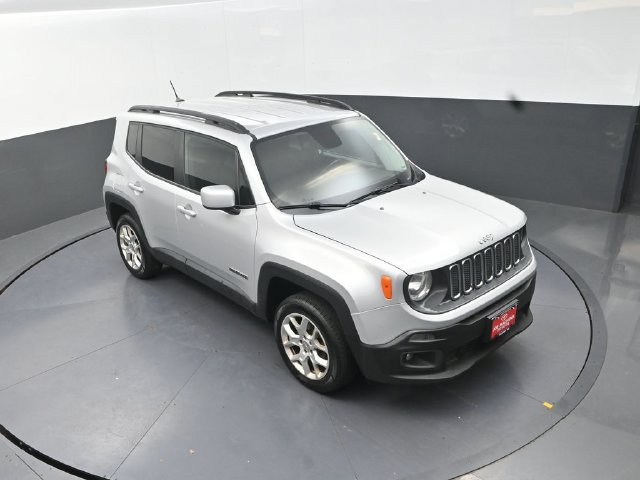 Used 2017 Jeep Renegade Latitude w/ Cold Weather Group AWD/4WD image 23