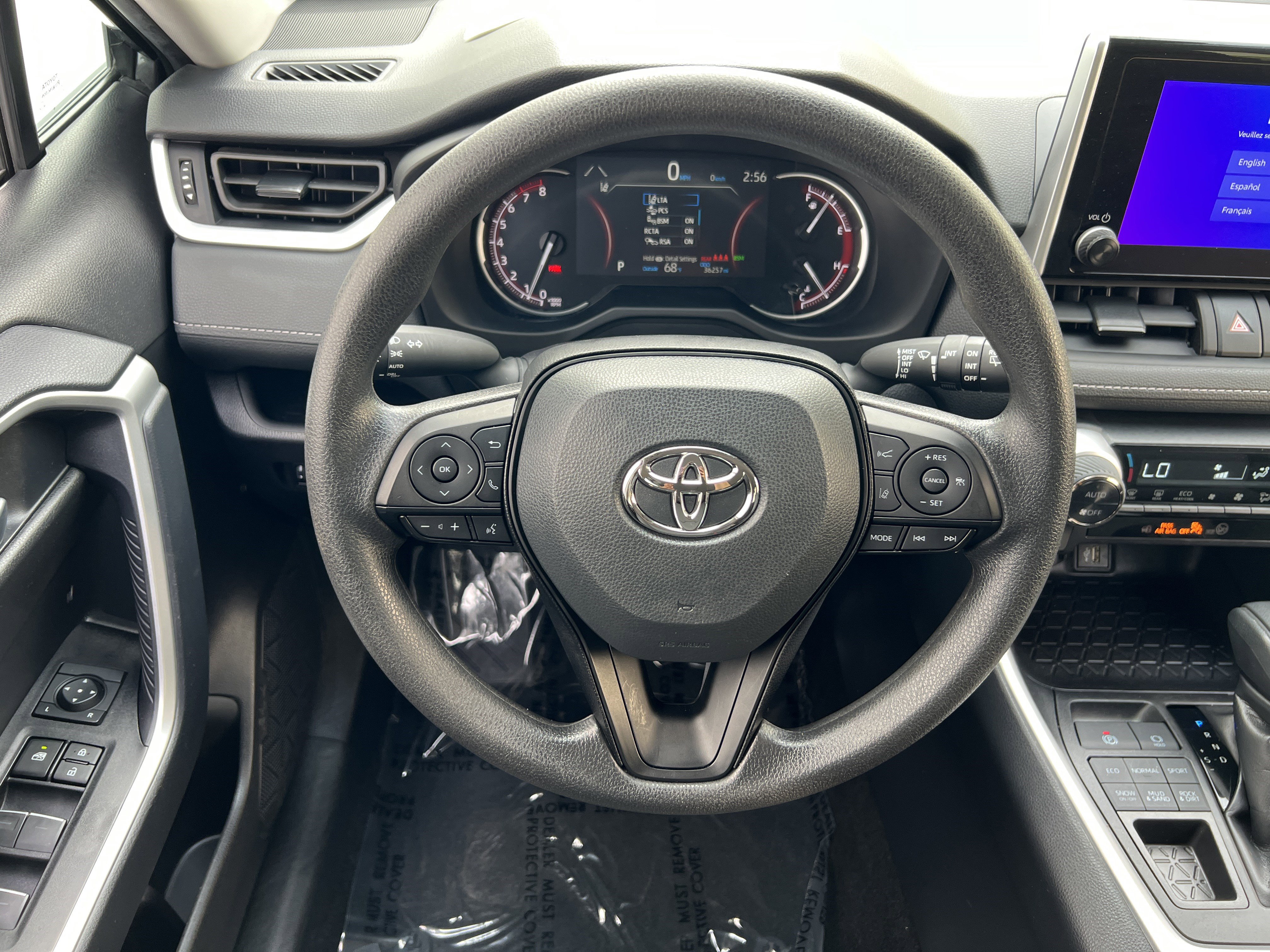 Used 2025 Toyota RAV4 XLE AWD/4WD image 25