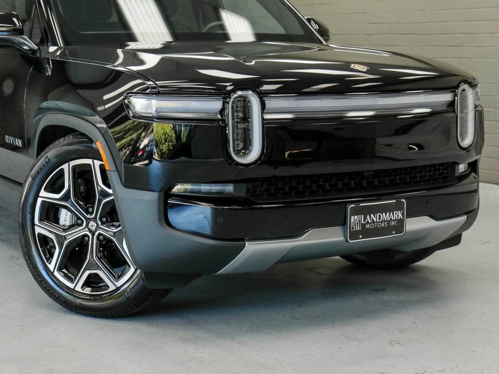 Used 2025 Rivian R1S Adventure AWD/4WD image 9