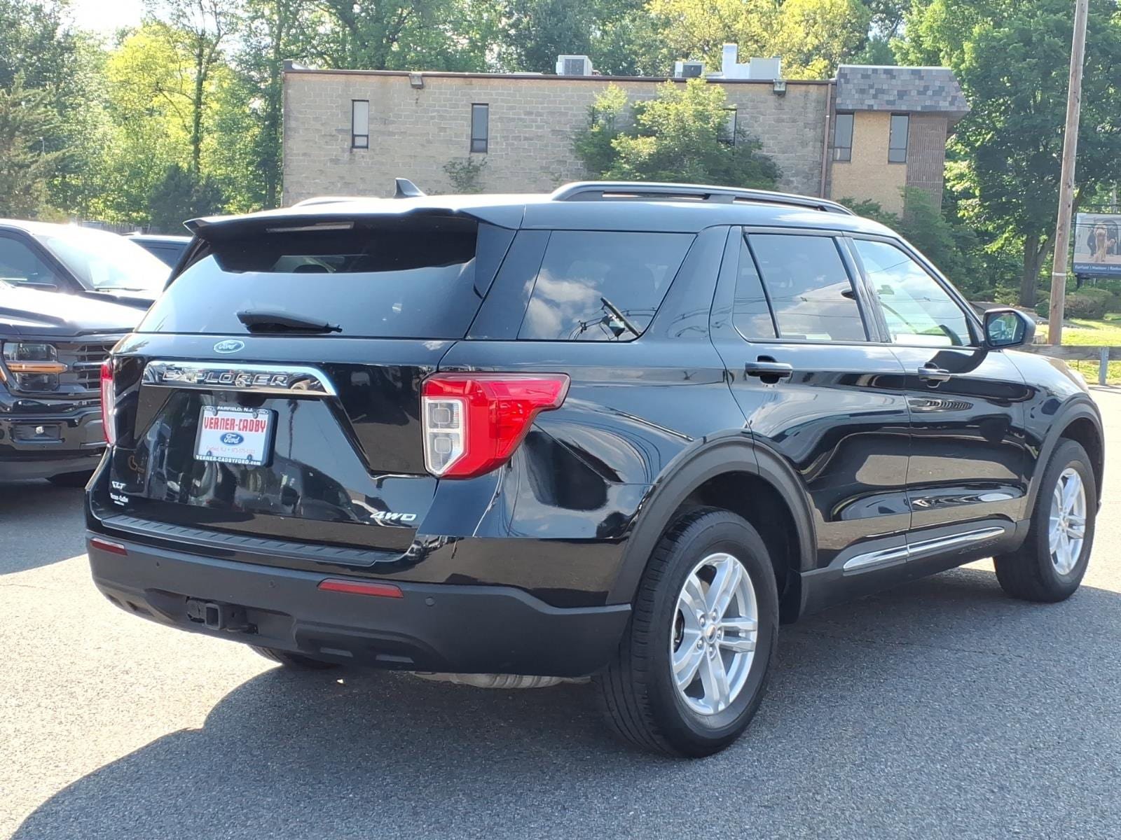 Used 2022 Ford Explorer XLT w/ Class IV Trailer Tow Package AWD/4WD image 6