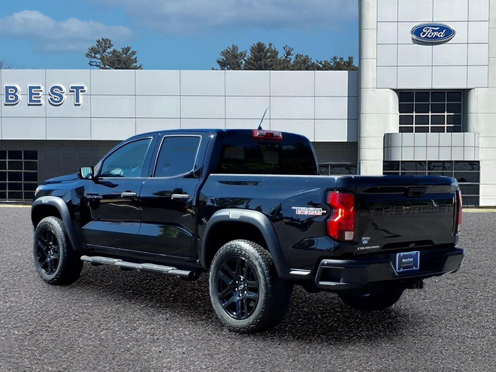 Used 2024 Chevrolet Colorado Trail Boss w/ Technology Package AWD/4WD image 6
