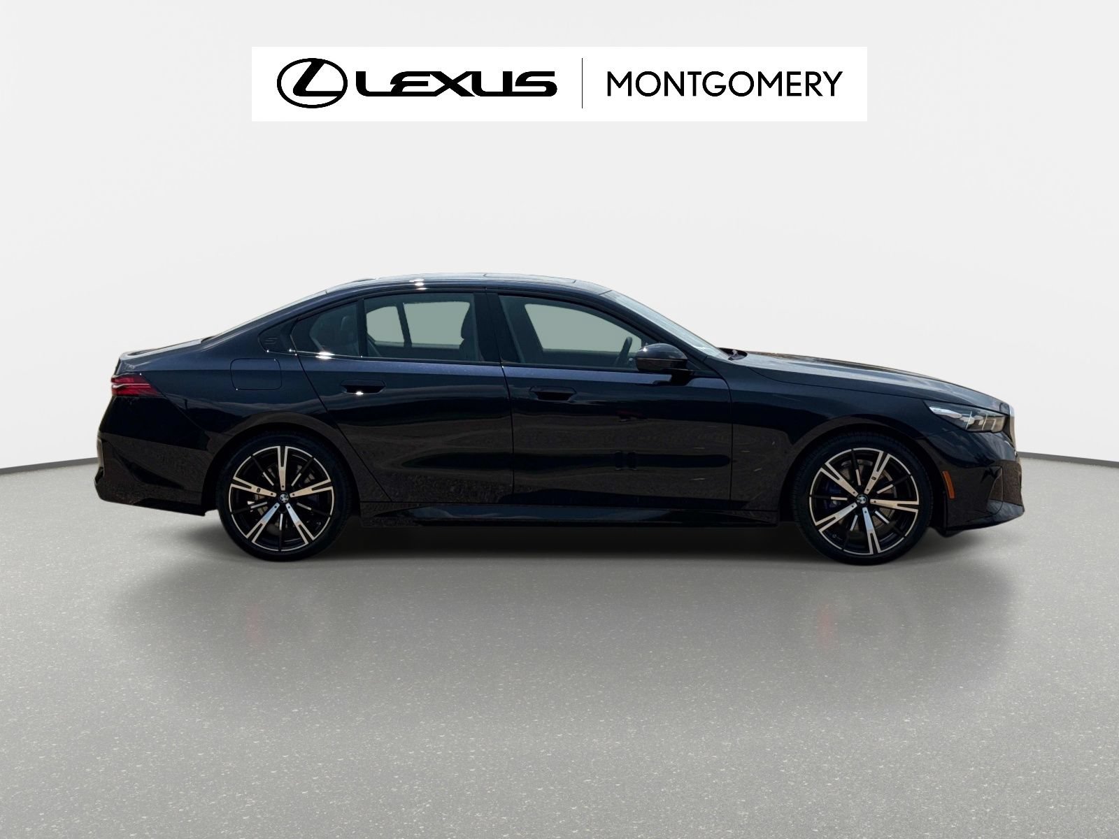 Used 2026 BMW 530i w/ M Sport Package RWD image 2
