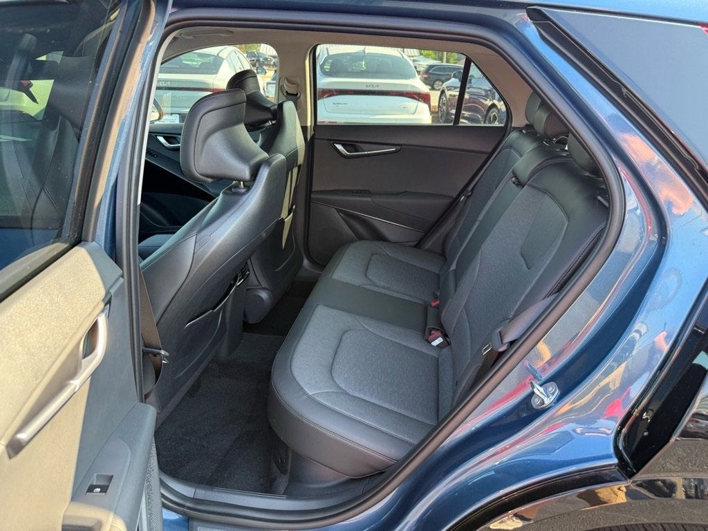 New 2025 Kia Niro SX Touring image 11