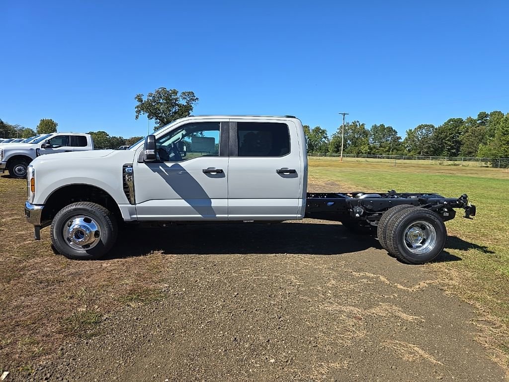 New 2026 Ford F350 XL w/ XL Chrome Package image 2