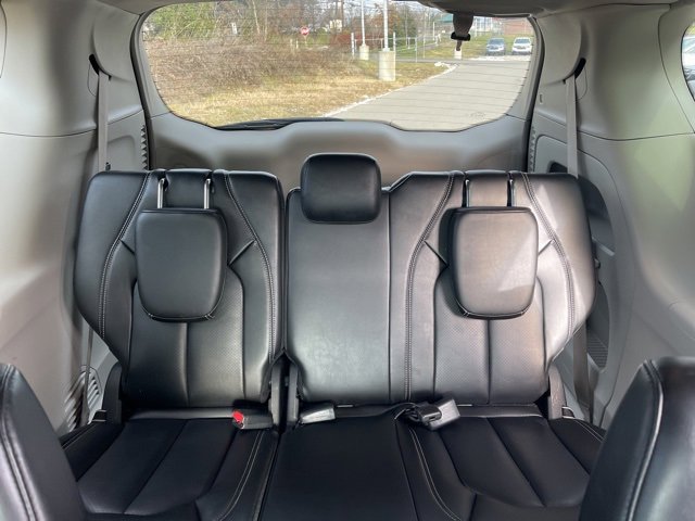 Used 2023 Chrysler Pacifica Touring-L image 16