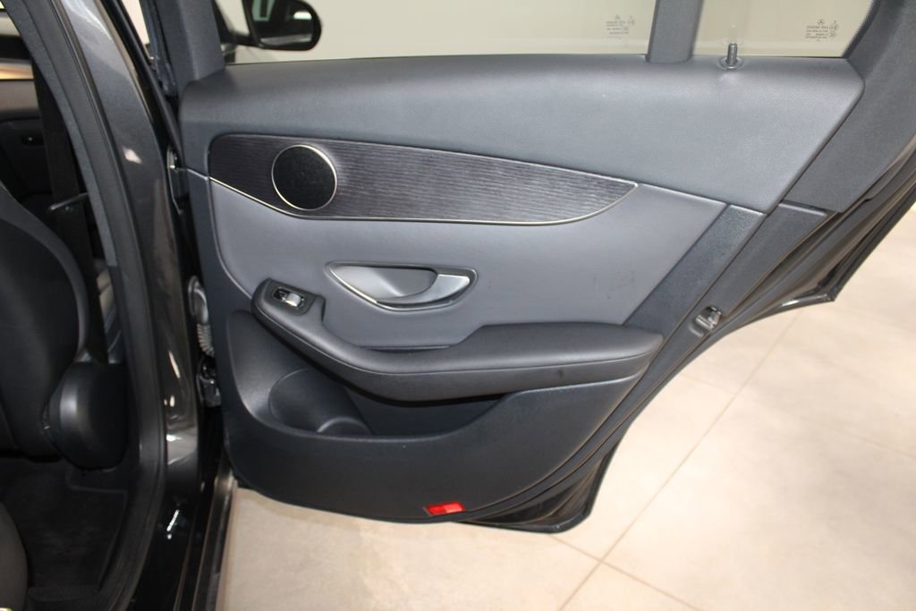 Used 2022 Mercedes-Benz GLC 300 image 32