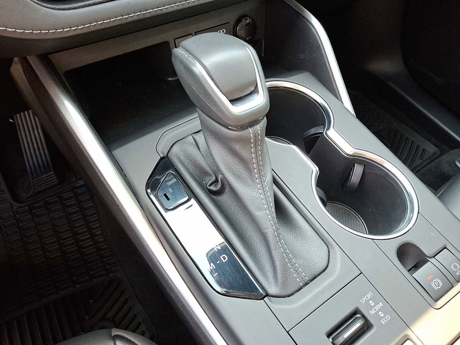 Used 2022 Toyota Highlander XLE image 18