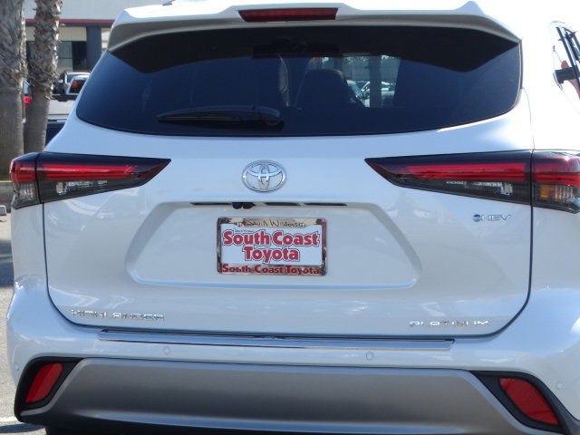 New 2026 Toyota Highlander Platinum image 7