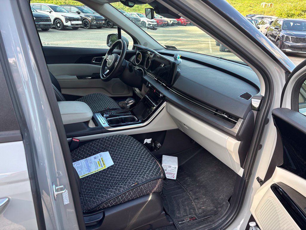 Certified 2024 Kia Carnival EX FWD image 23