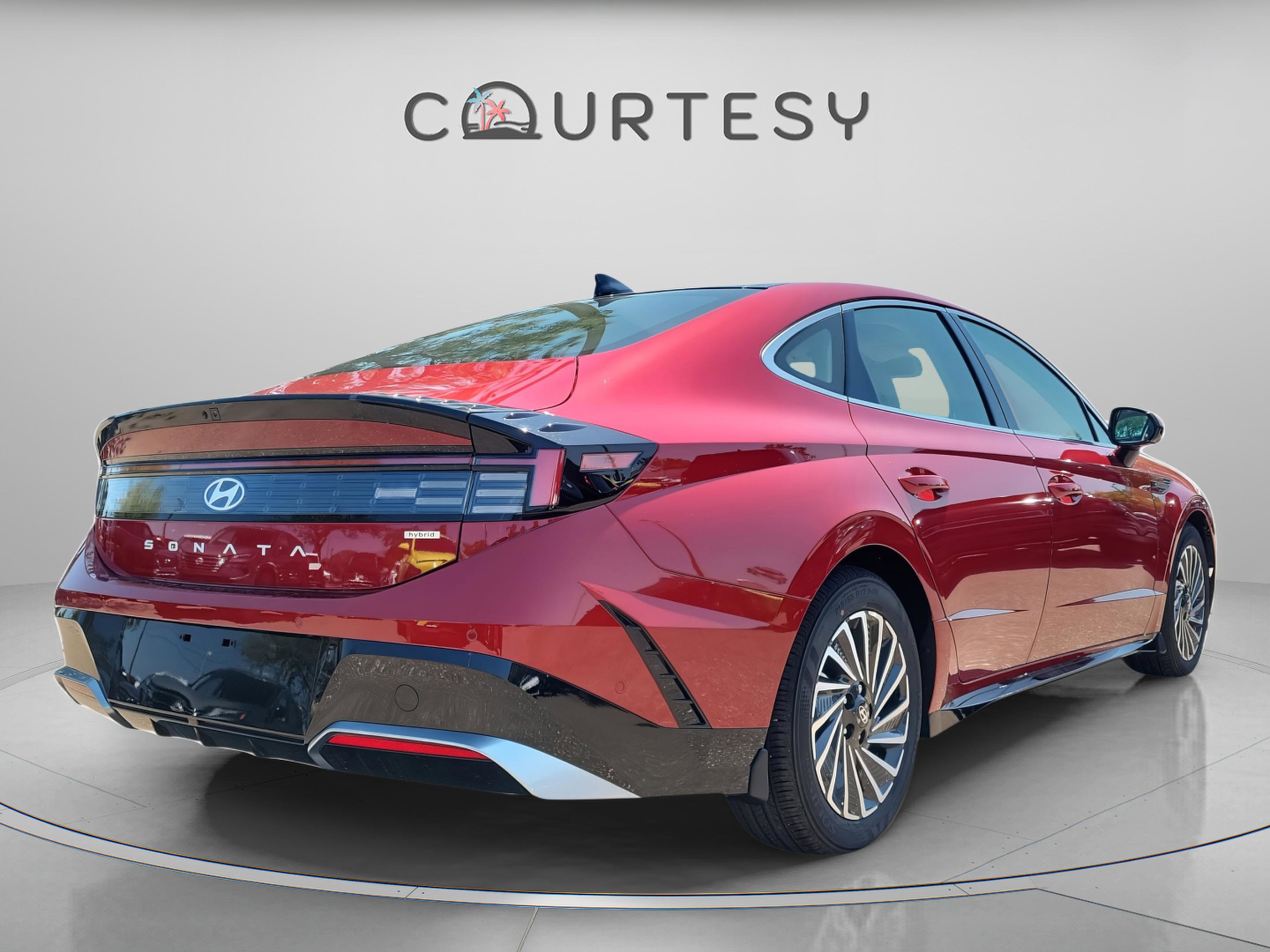 New 2025 Hyundai Sonata Limited image 3