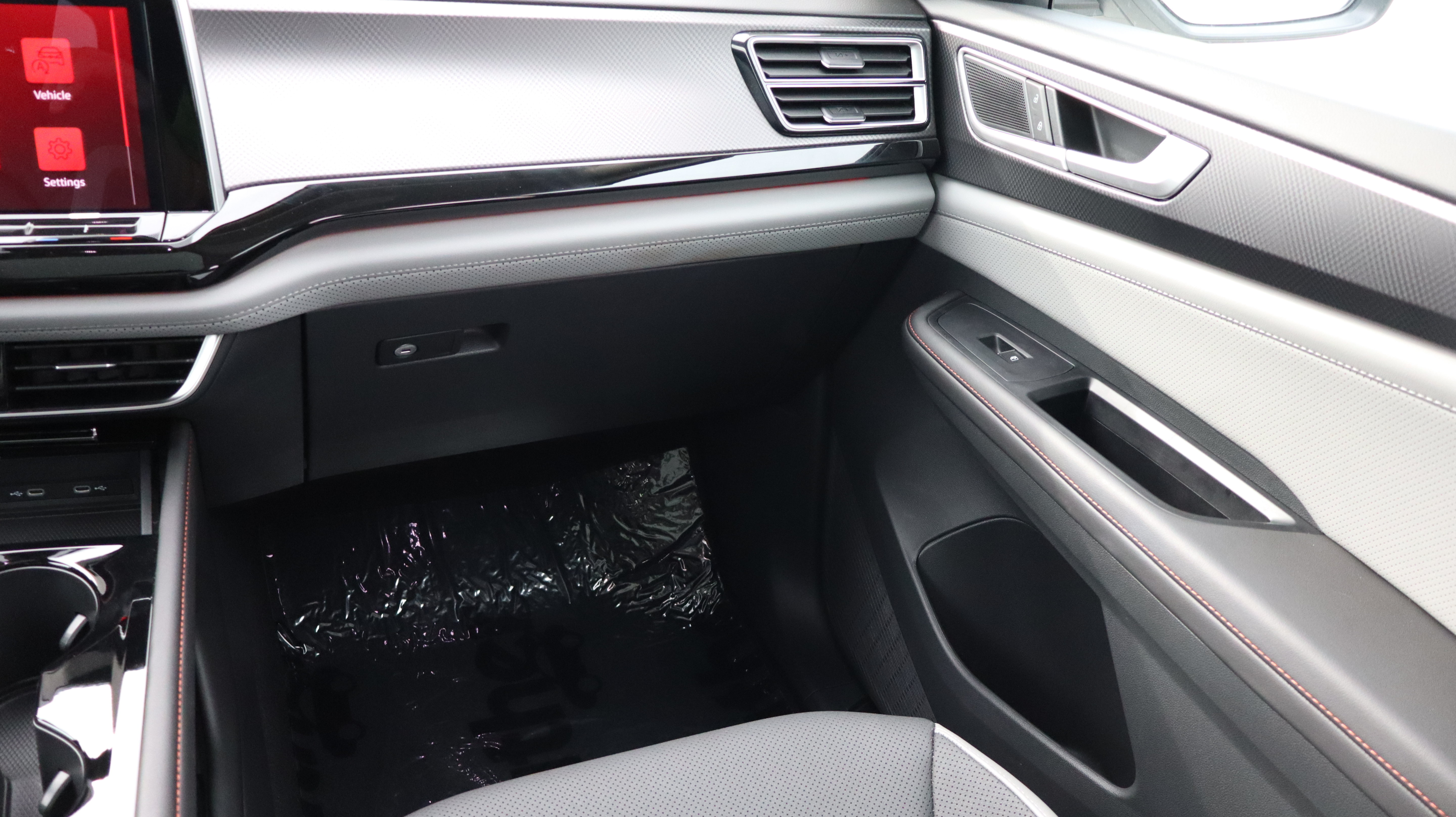 Used 2025 Volkswagen Atlas Peak Edition SE AWD/4WD image 10