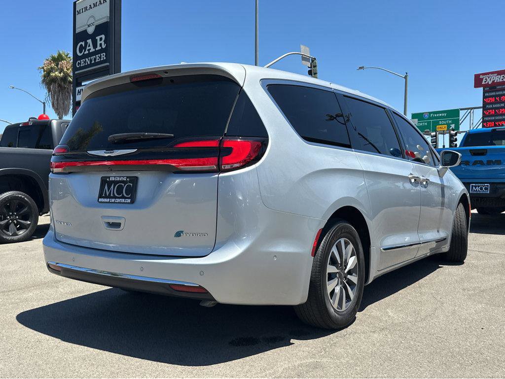 Used 2022 Chrysler Pacifica Limited image 13