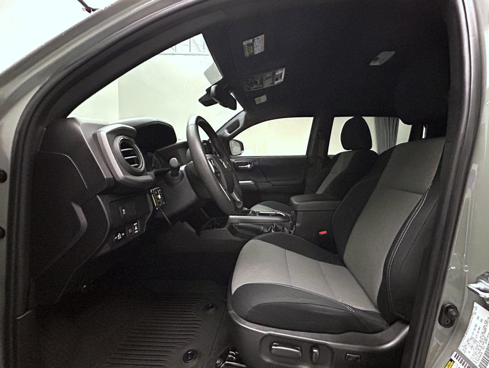 Used 2023 Toyota Tacoma TRD Off-Road AWD/4WD image 10