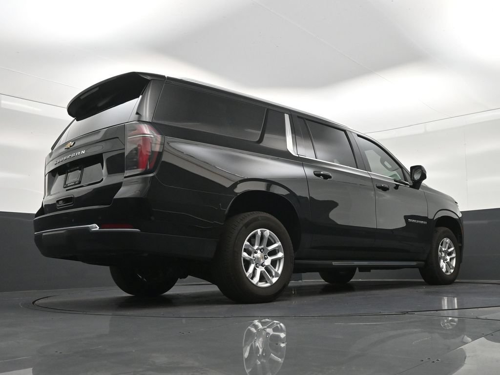 Used 2026 Chevrolet Suburban LS RWD image 27